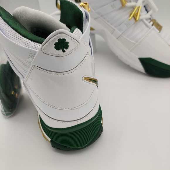 Nike Zoom Lebron 3  Men\'s Size US 9.5  A02434-102 main image 4